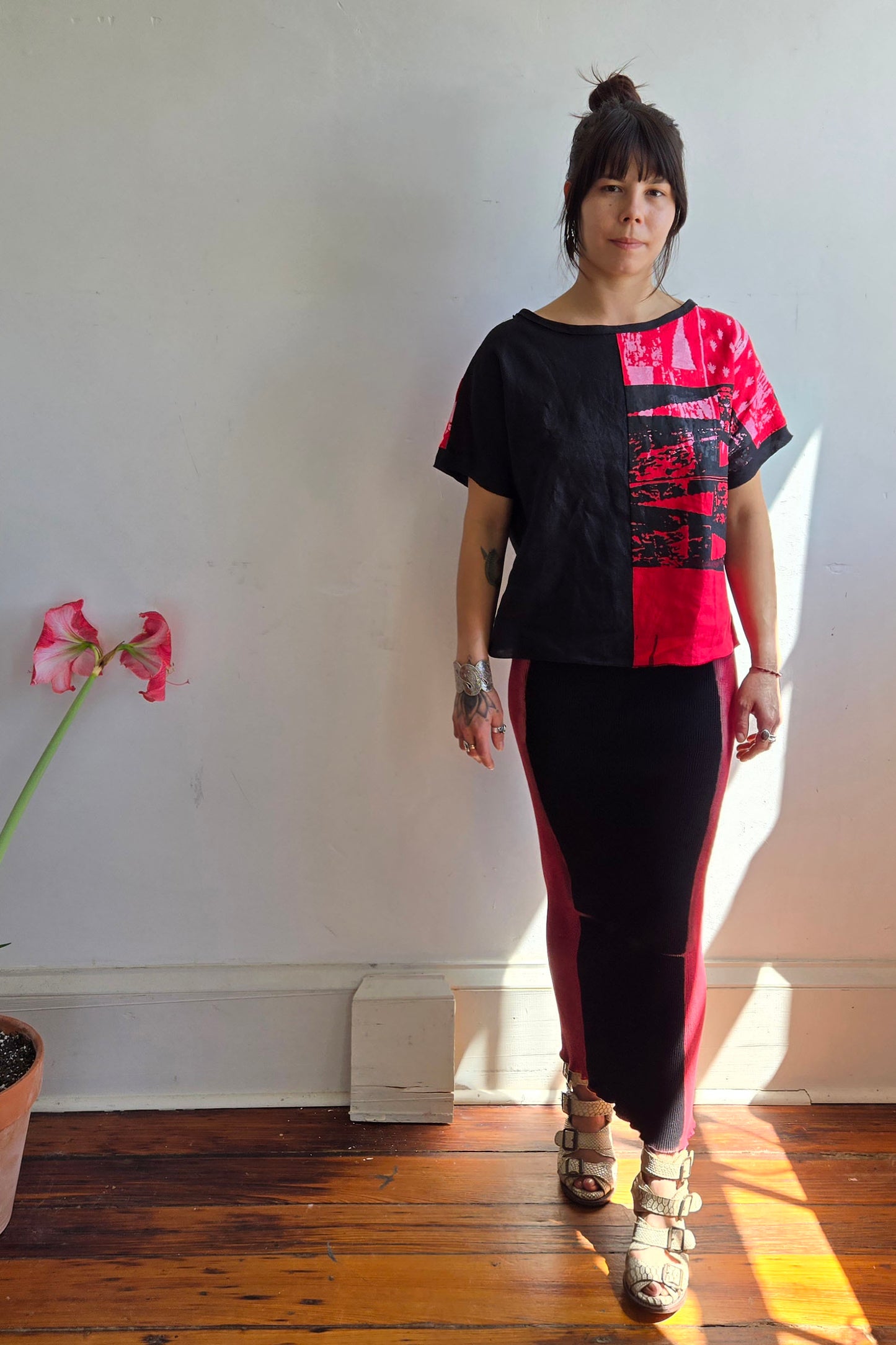 Crinkle Crepe Silk Knee Length Tube Skirt - Black, Red & Blue - Medium