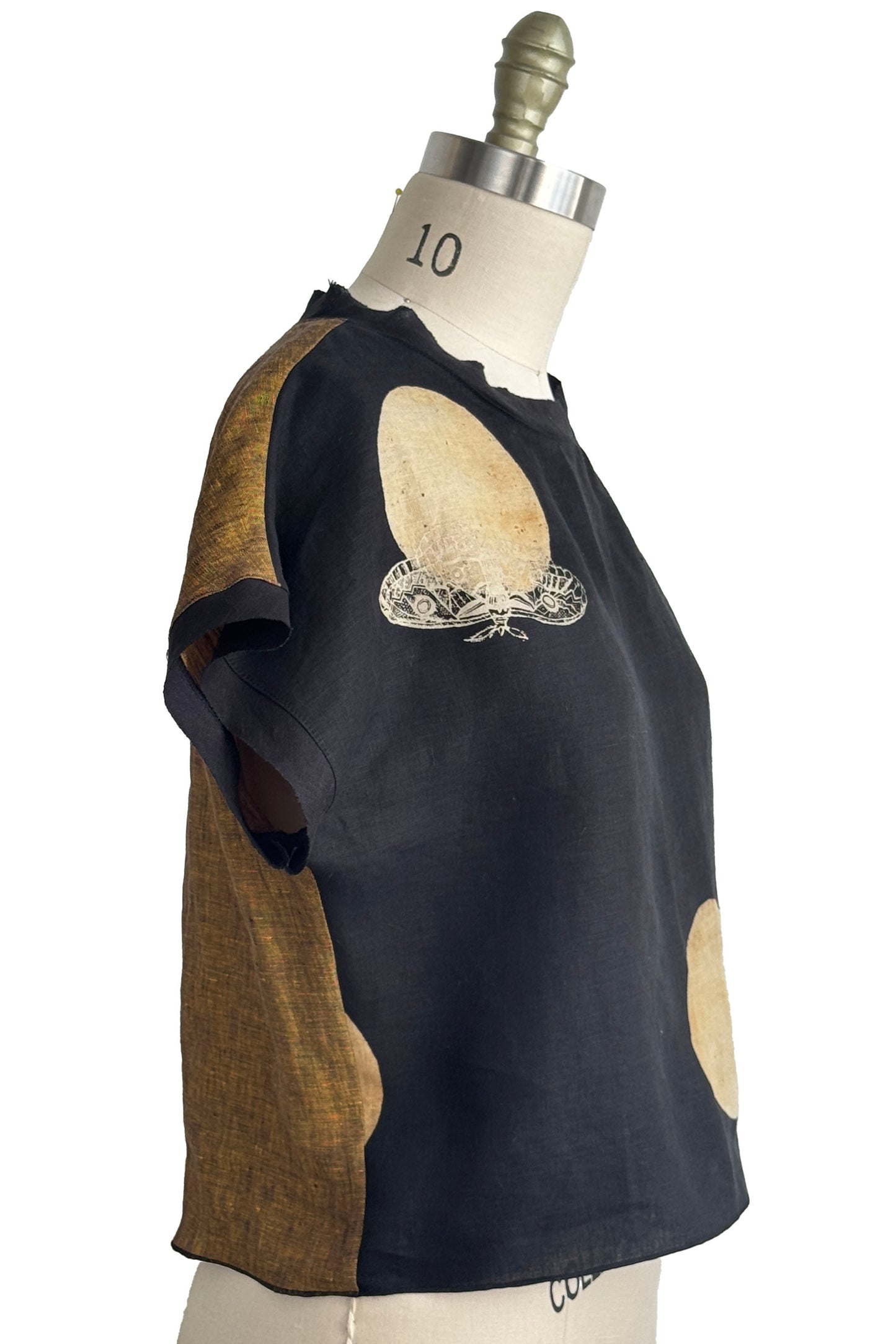 Jen Top Cropped | Linen | Moon Dot Moth Print | Black, Ochre & Natural | Small (2)
