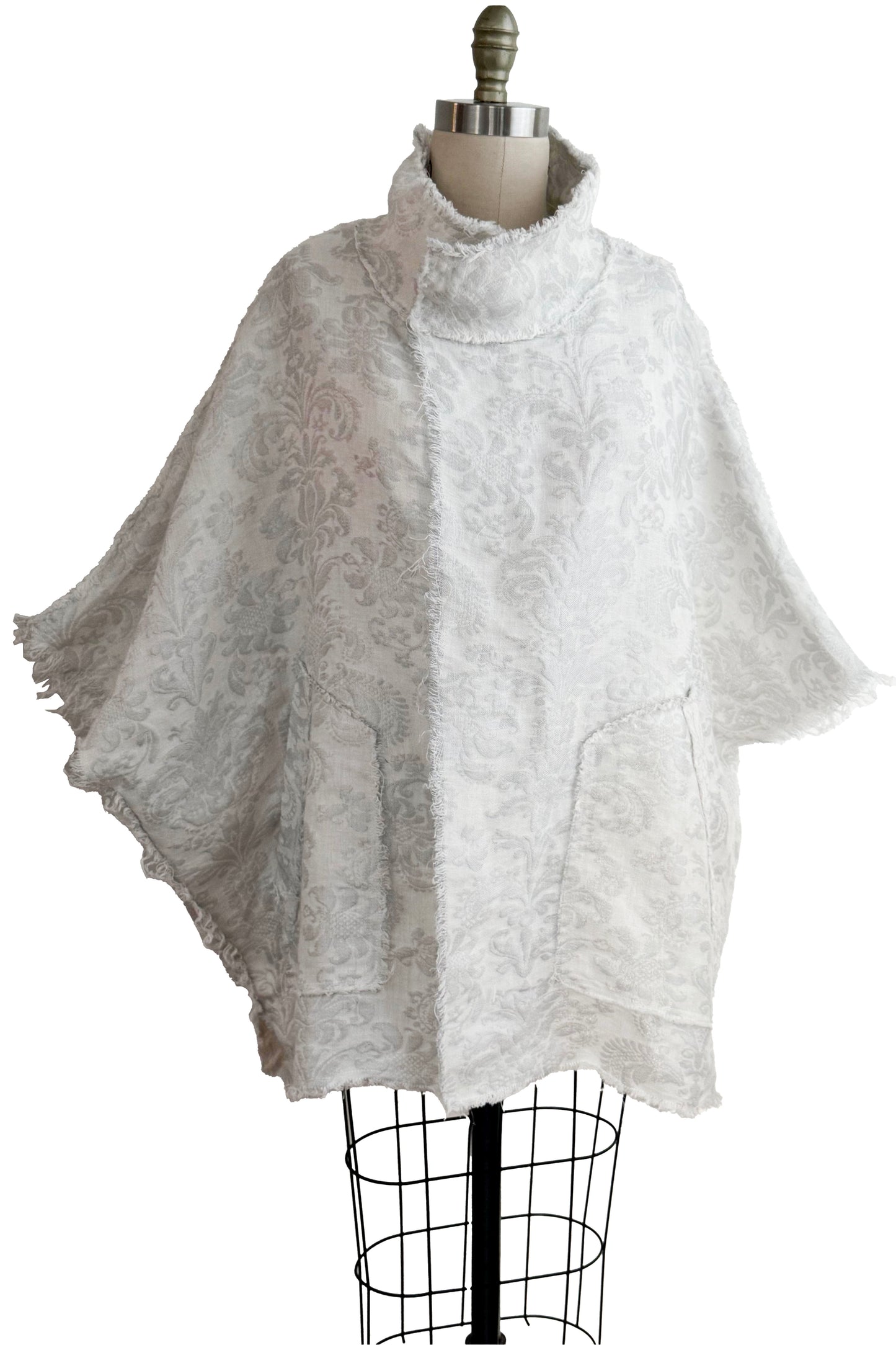 KB x Alquimie Studio Wolf Cape in Jacquard - White