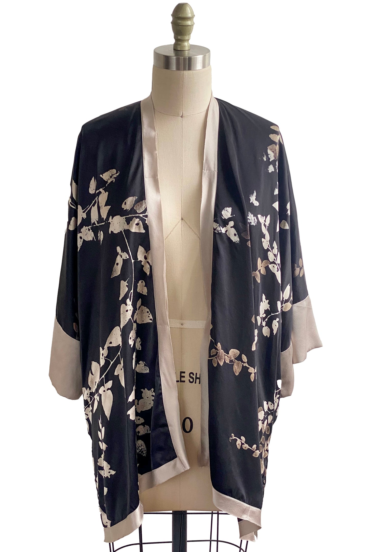 Lucianne Kimono in Silk Charmeuse w/ Vine Print - Black & Natural