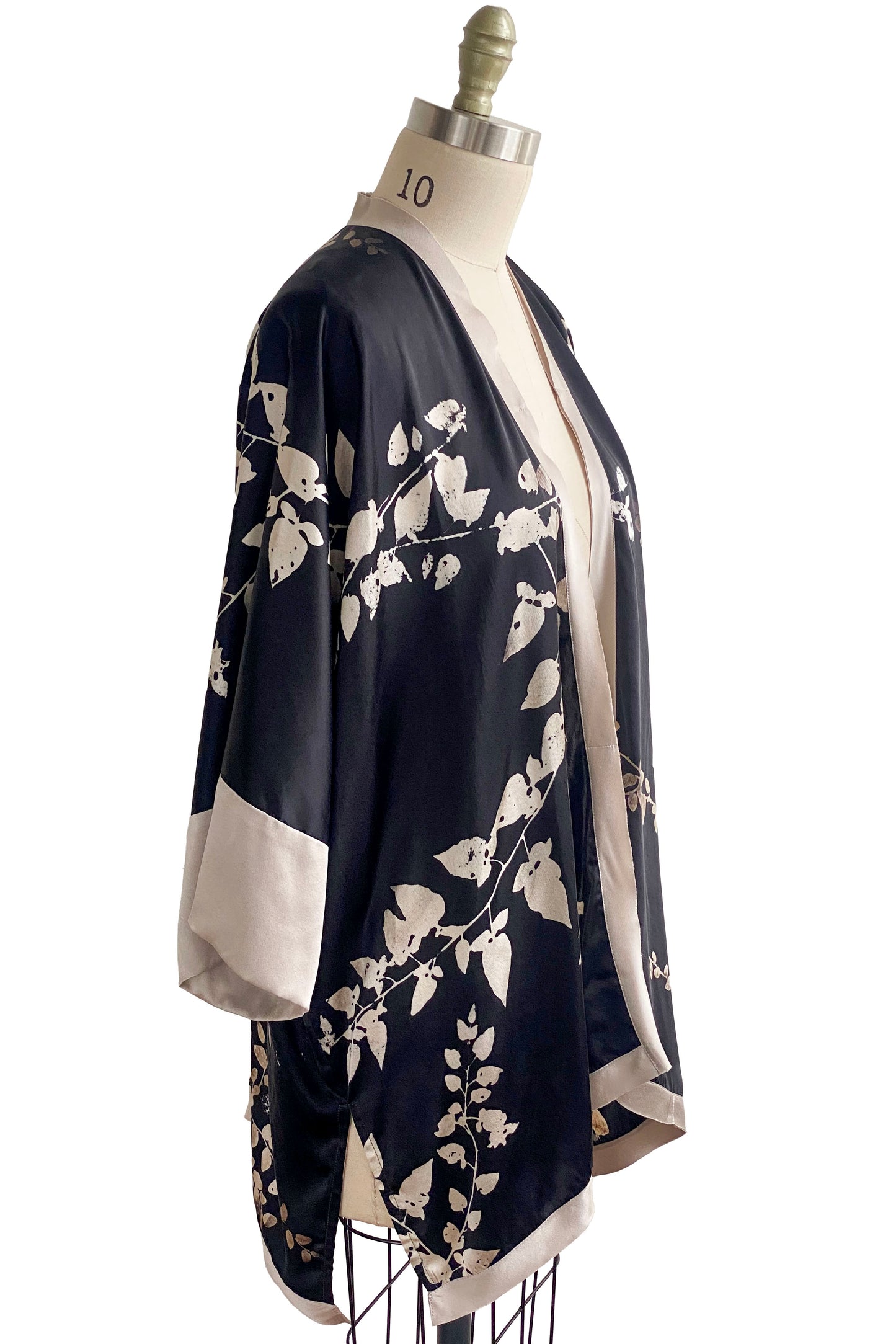 Lucianne Kimono in Silk Charmeuse w/ Vine Print - Black & Natural