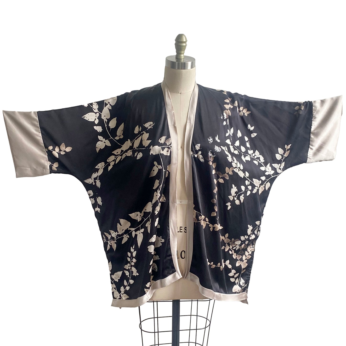 Lucianne Kimono in Silk Charmeuse w/ Vine Print - Black & Natural