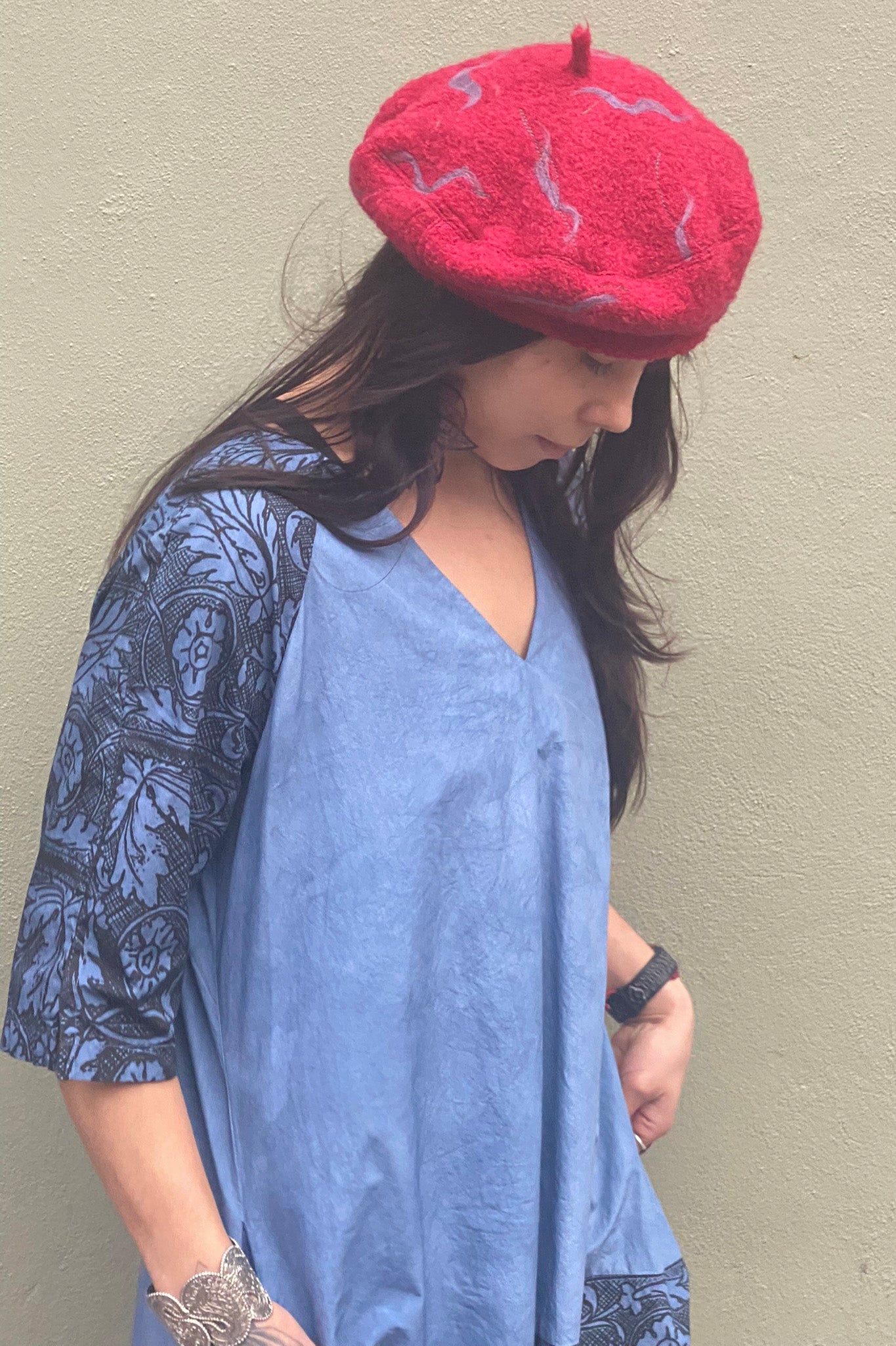 Silk Lined Beret Hat w/ Applique - Black & Blue Stripes - Medium