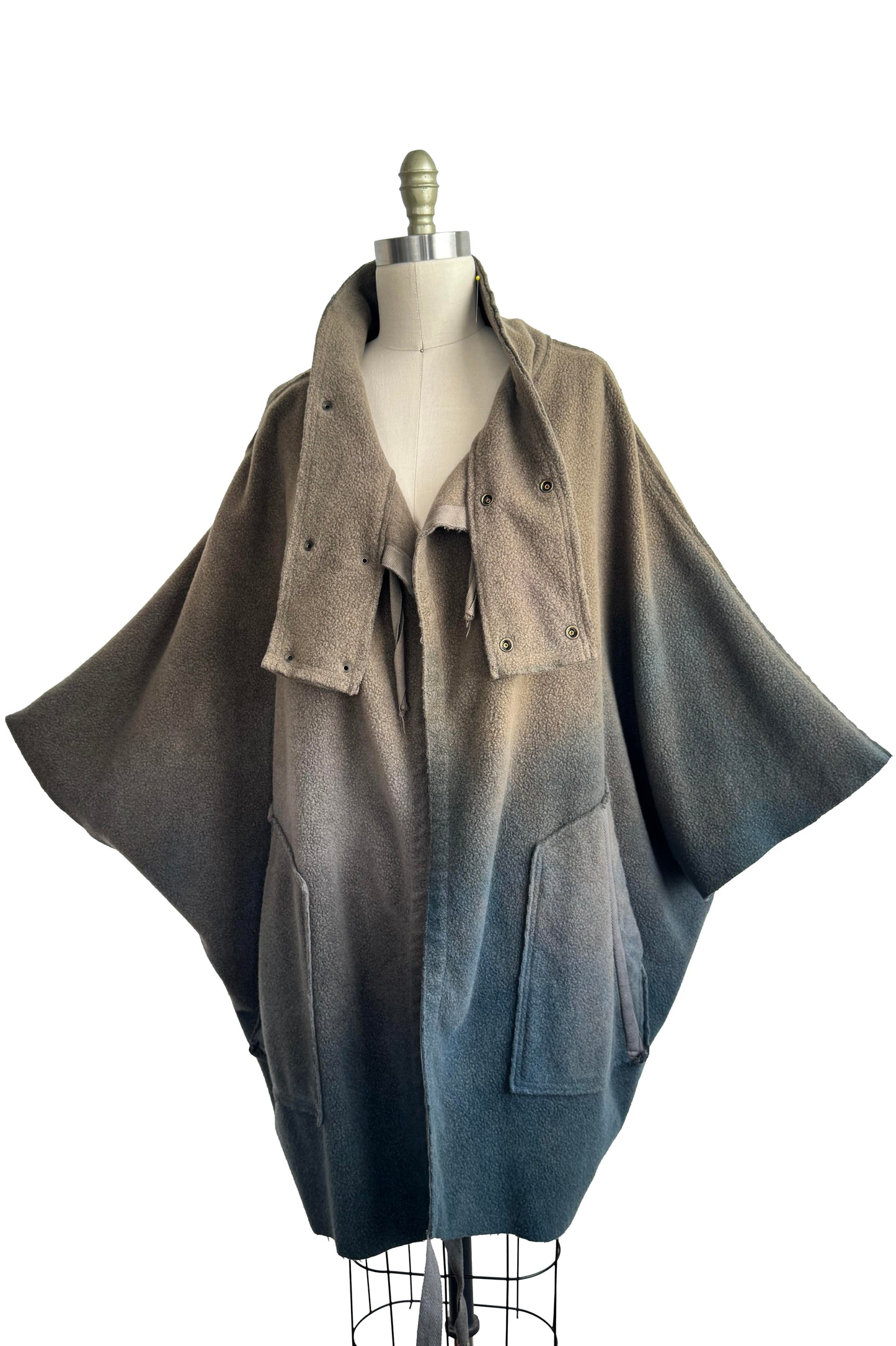 KB x Alquimie Studio Wolf Cape Fleece | Ombre Dye | Taupe Stone Grey