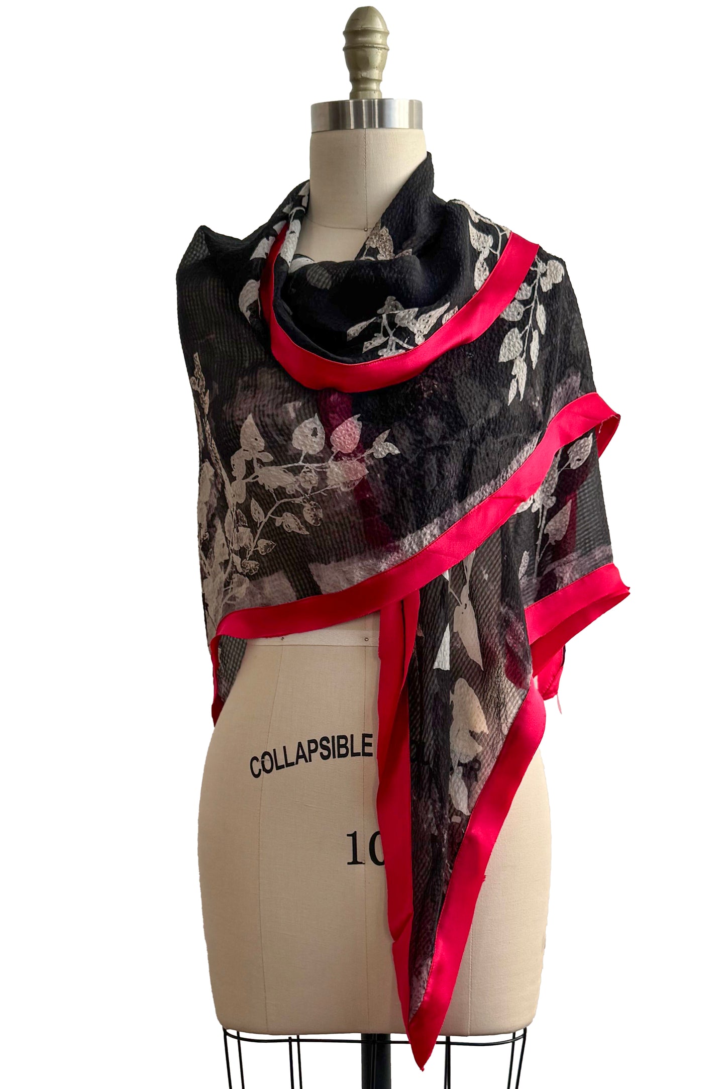 Bias Trimmed Triangle Shawl in Seersucker Silk - Vine Print | Black & Red