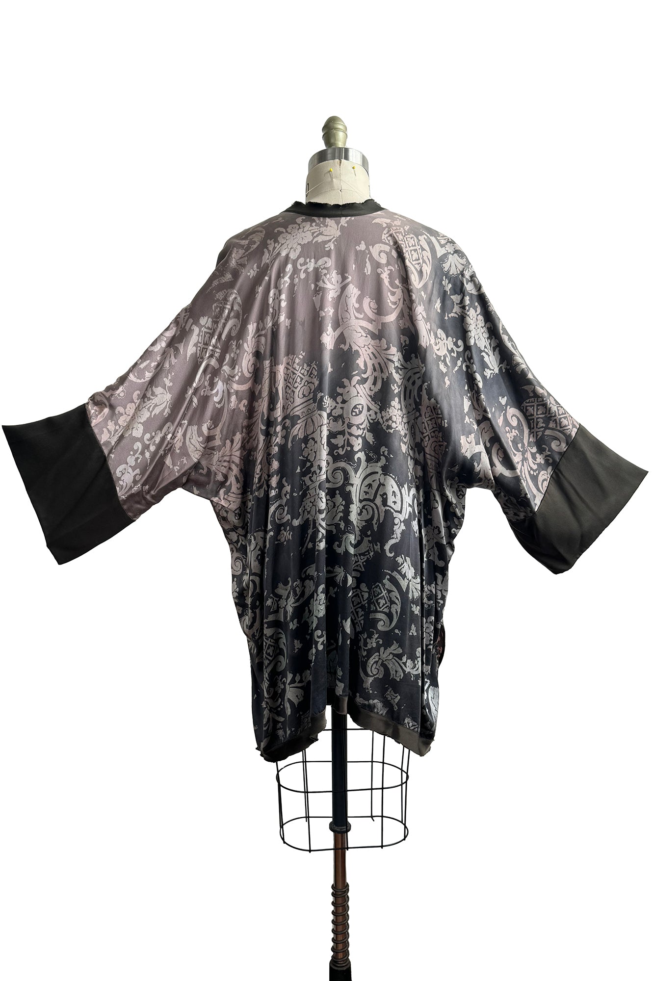 Lucianne Kimono in Silk Charmeuse w/ Wallpaper Print - Grey