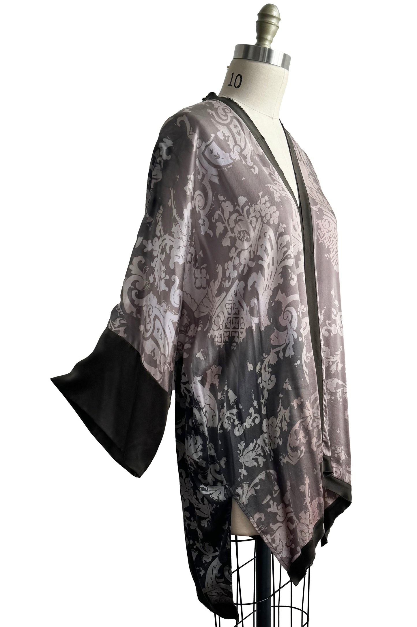 Lucianne Kimono in Silk Charmeuse w/ Wallpaper Print - Grey