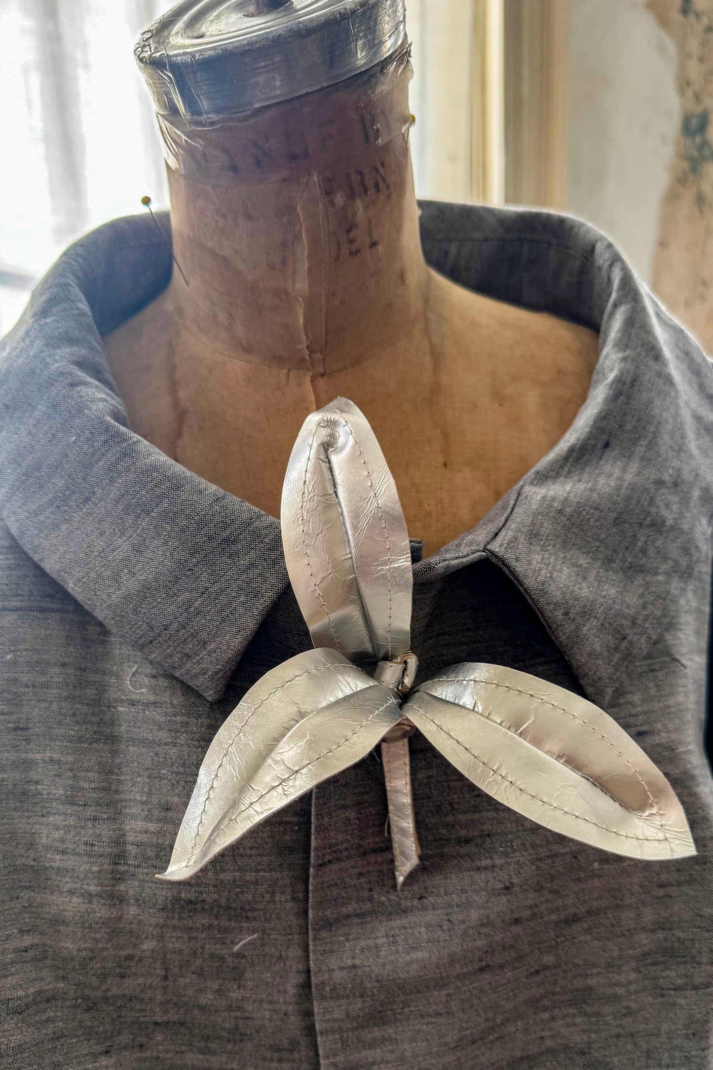 Magnetic Floral Brooch | Orchid | Leather | Silver