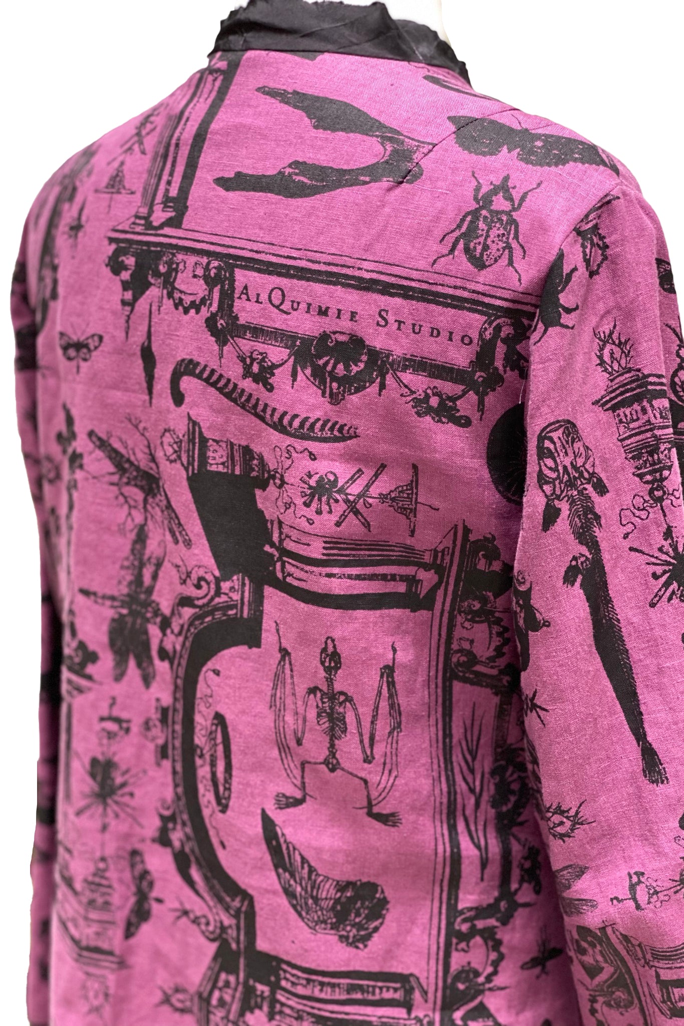 Hampton Coat in Linen w/ Cabinet of Curiosities Print - Violet - Small