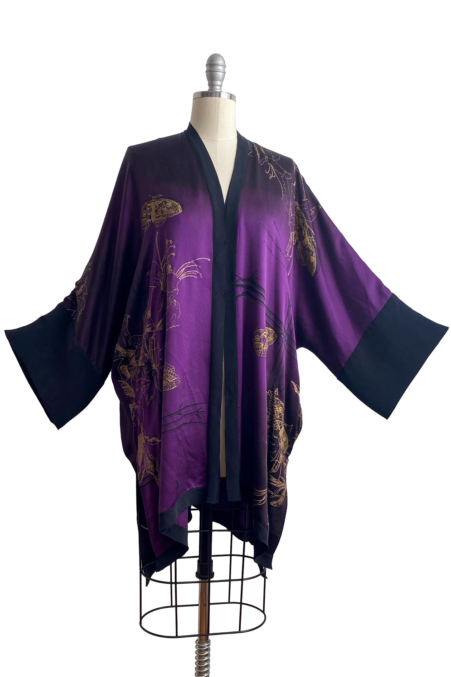 Lucianne Kimono in Silk Charmeuse w/ Azalea & Moth Foil Print - Violet