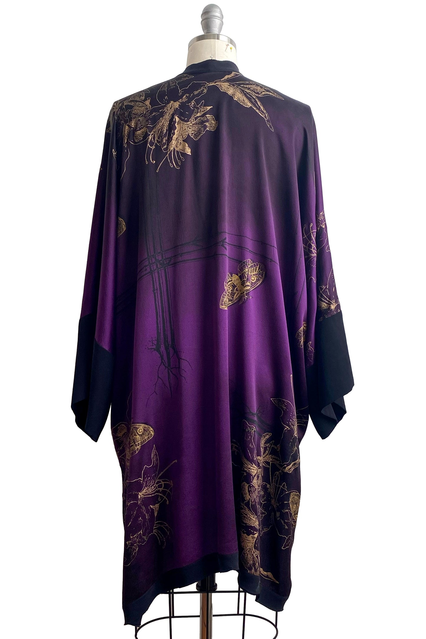 Lucianne Kimono in Silk Charmeuse w/ Azalea & Moth Foil Print - Violet