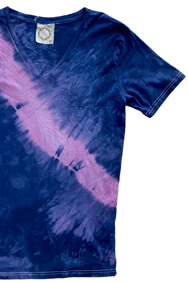 KB x Alquimie Studio Dyed T-Shirt - Blue Violet & Lilac Pink - Unisex Slim V-Neck M