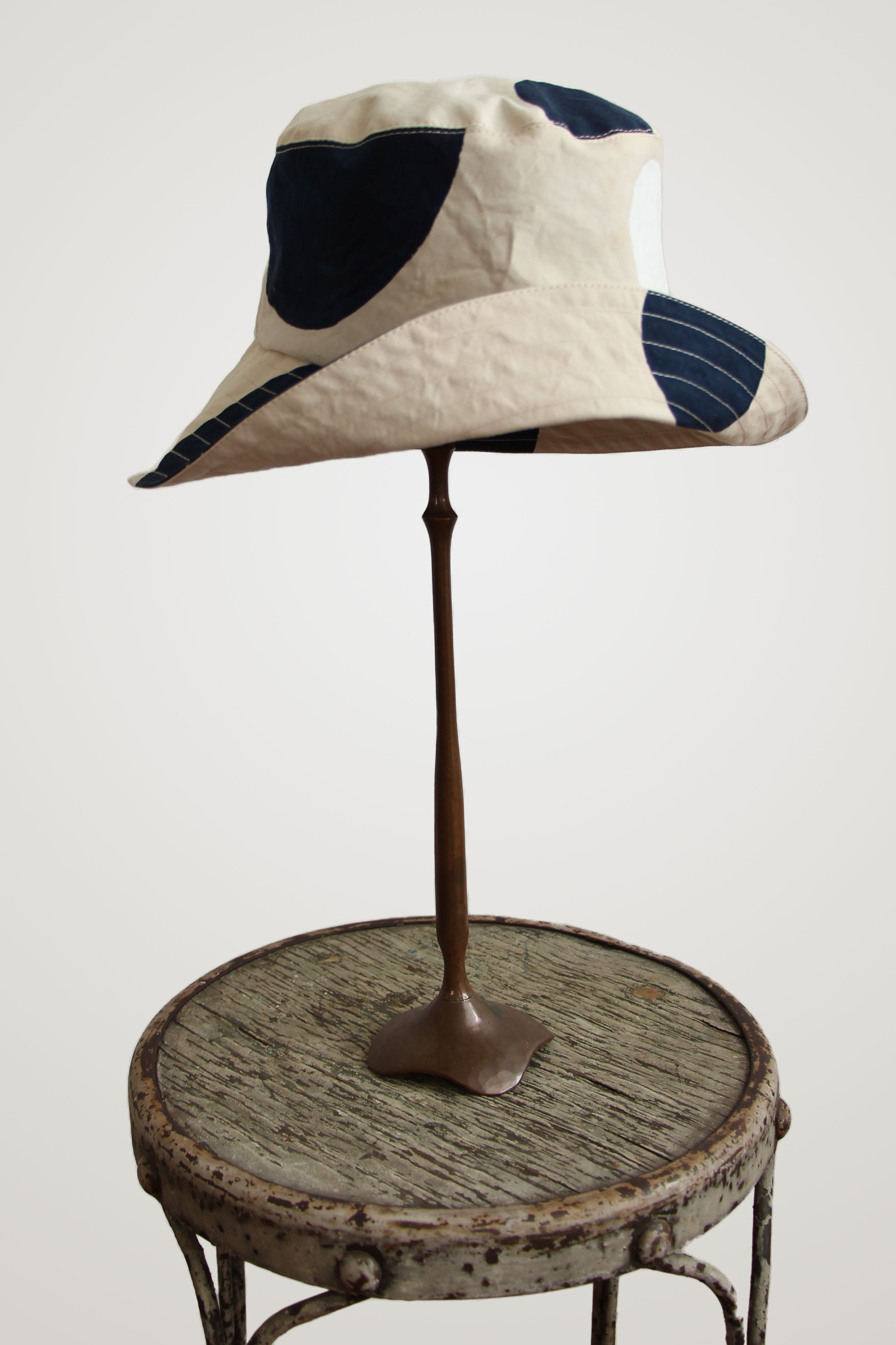 Bucket Hat w/ Dot Print - Crème